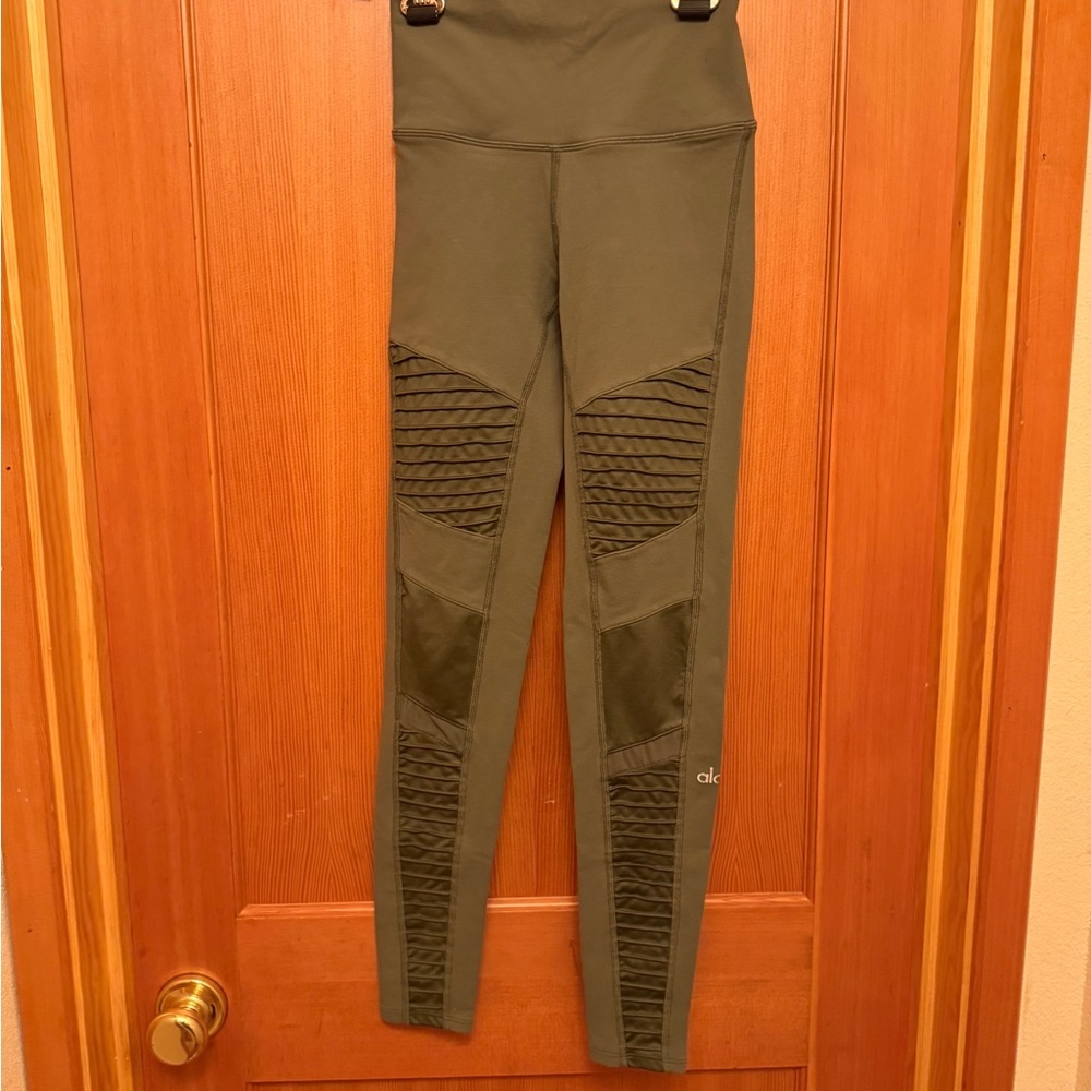 Alo Yoga High-waist Airlift Moto Legging Mesh details In Olive Branch Small - Picture 5 of 8